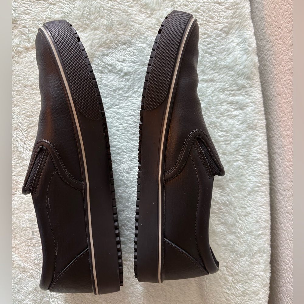 ๐ Black Slip-On slip-resistant Shoes size 9 wide - Picture 2 of 5